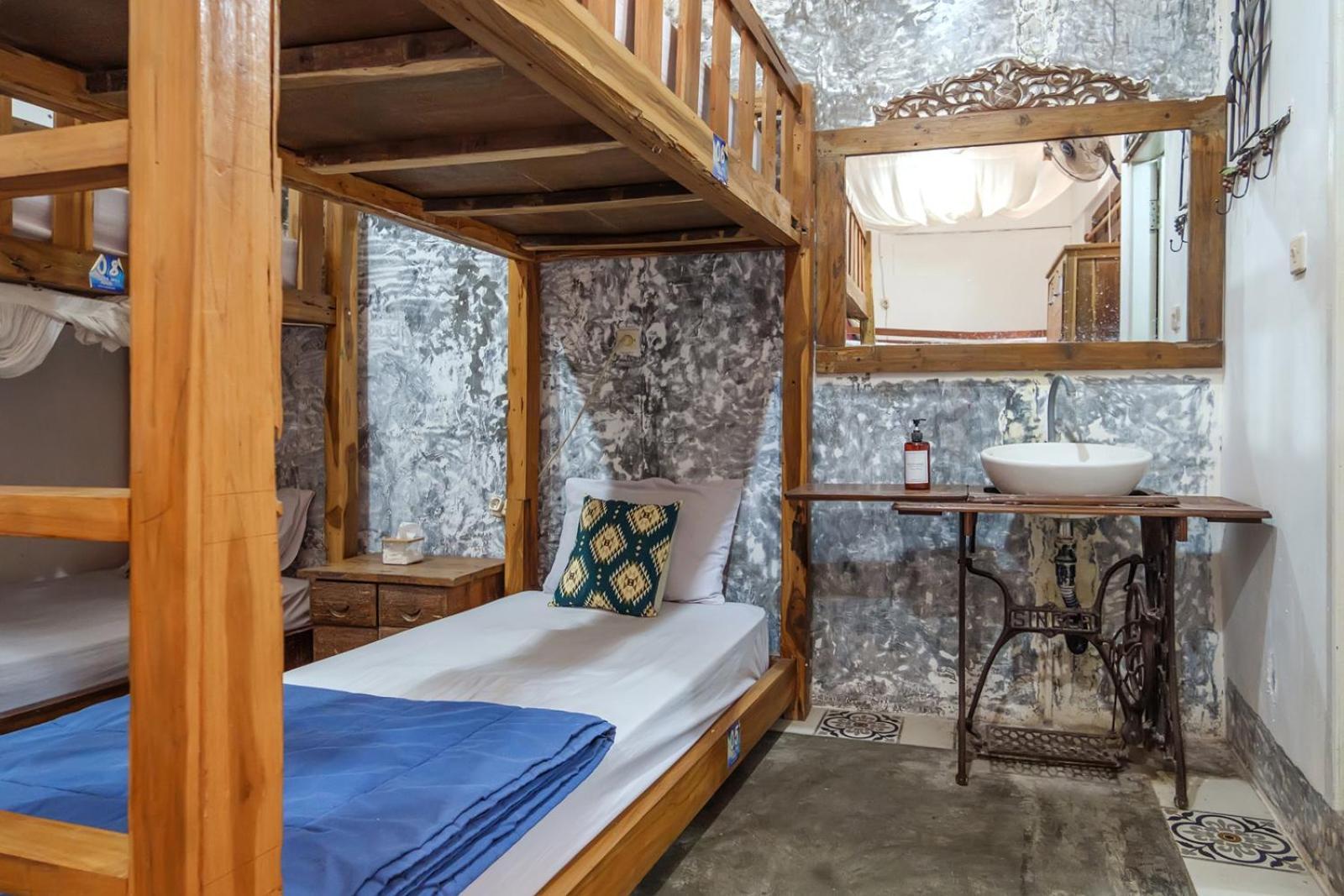 Twospaces Living At Wave And Chill House, Canggu Bagian luar foto